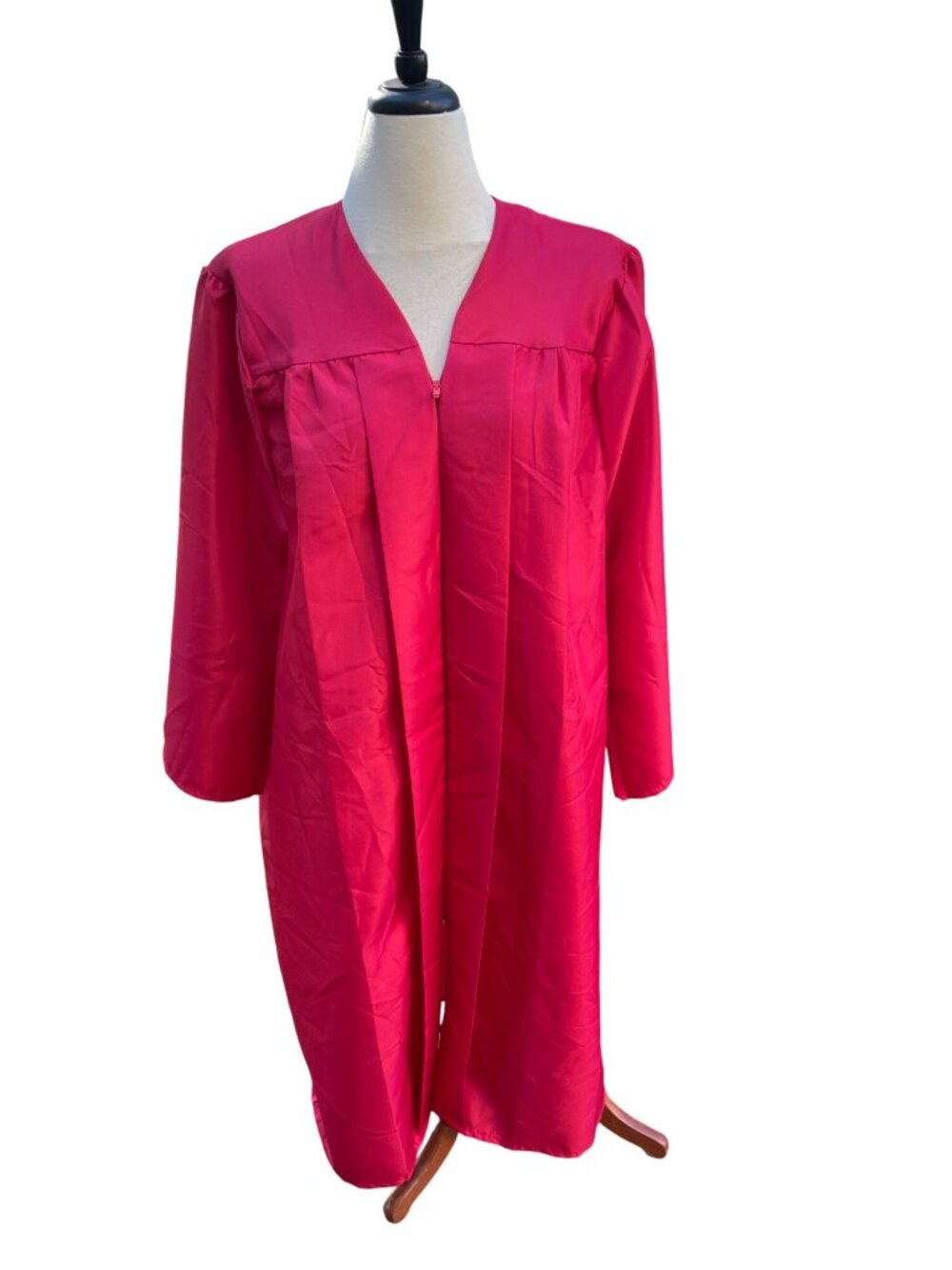 Red Graduation Gown 507"-509" 100% Polyester Jostens BDG Collection Front Zipper